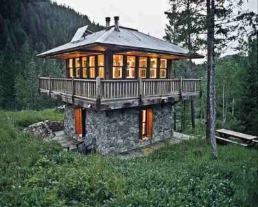 Amazing Fire Tower Cabin Stays True to History Image